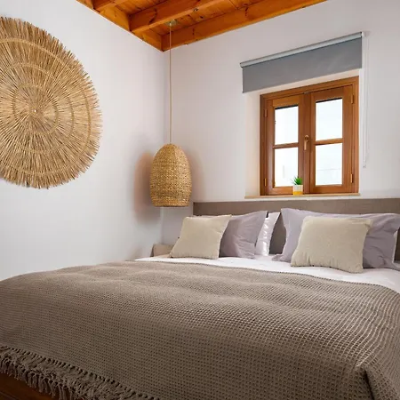 Tapanis Luxury House *