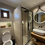 Tapanis Luxury House 린도스