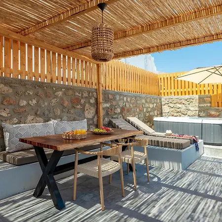 Tapanis Luxury House לינדוס