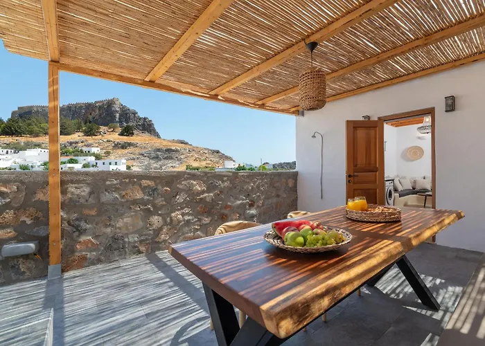 Tapanis Luxury House בית נופש לינדוס